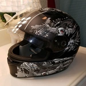 BELL motorcycle full face helmet. NEW!